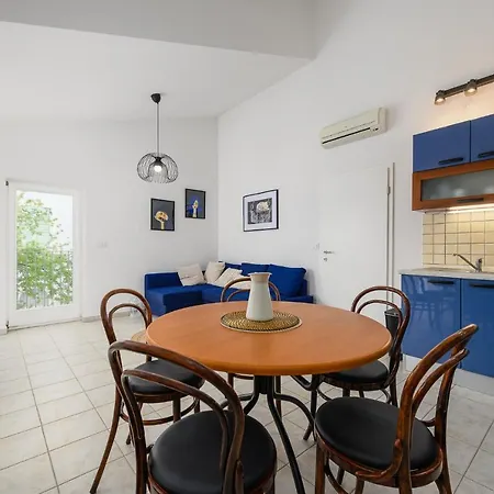 Apartment Tramontana Near The Beach Basanija Exterior photo