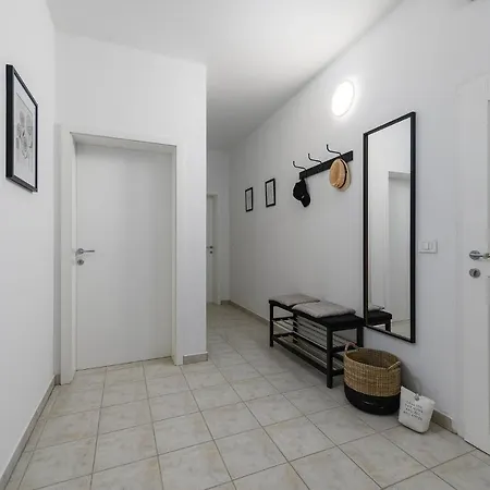 Apartment Tramontana Near The Beach Basanija Exterior photo