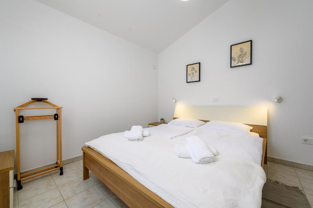 Apartment Tramontana Near The Basanija